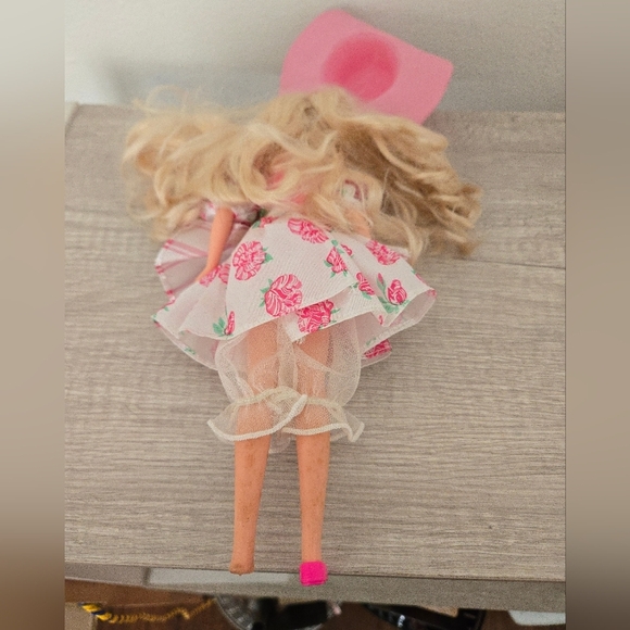 Vintage 1992 MATTEL PEPPERMINT ROSE DOLL Hat Blonde Pink Dress one shoe - Picture 5 of 5